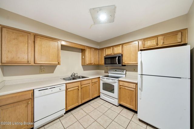 708 La Fontenay Ct, Louisville, KY 40223