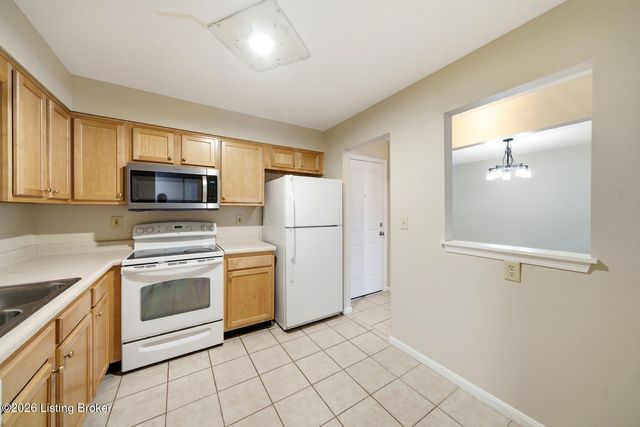 708 La Fontenay Ct, Louisville, KY 40223