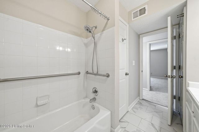 708 La Fontenay Ct, Louisville, KY 40223