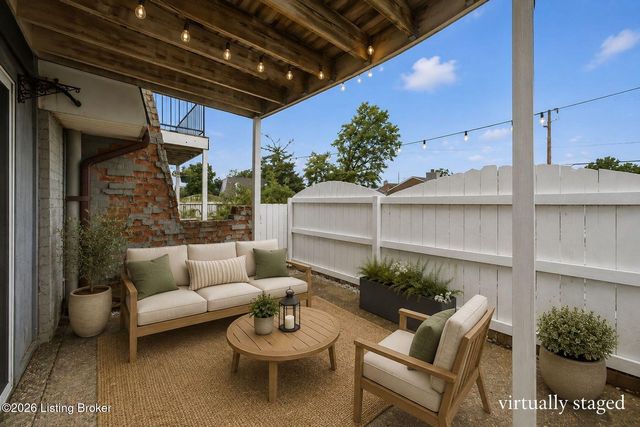 708 La Fontenay Ct, Louisville, KY 40223