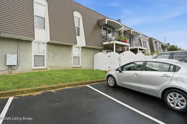 708 La Fontenay Ct, Louisville, KY 40223