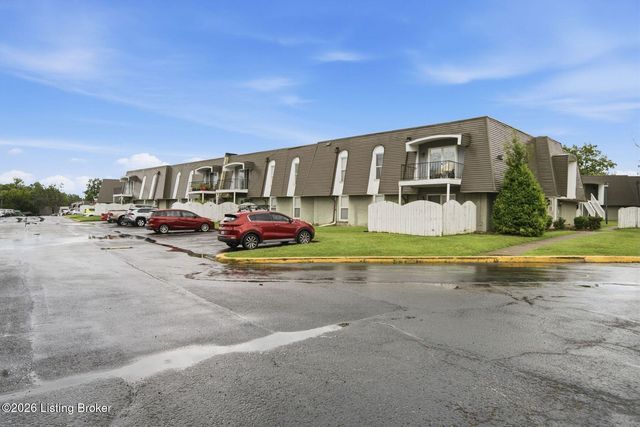 708 La Fontenay Ct, Louisville, KY 40223