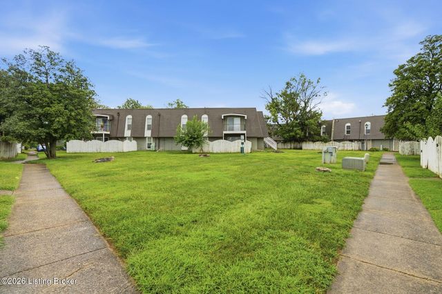 708 La Fontenay Ct, Louisville, KY 40223