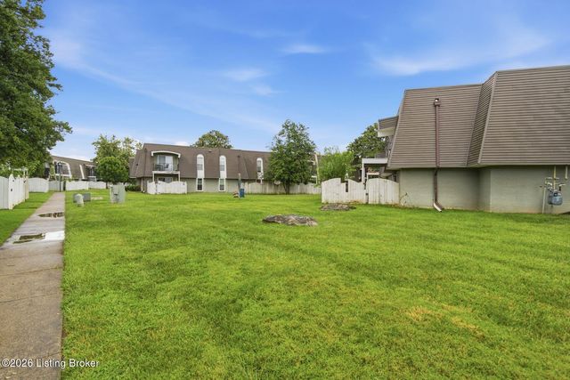 708 La Fontenay Ct, Louisville, KY 40223