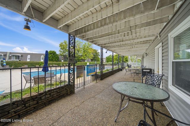 708 La Fontenay Ct, Louisville, KY 40223