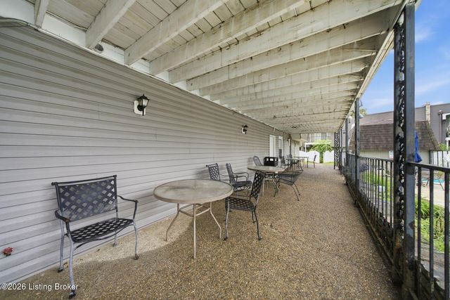 708 La Fontenay Ct, Louisville, KY 40223