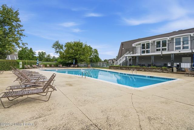 708 La Fontenay Ct, Louisville, KY 40223