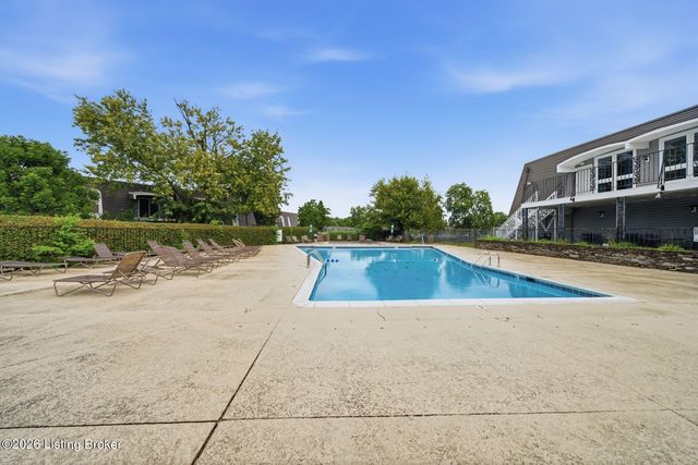 708 La Fontenay Ct, Louisville, KY 40223