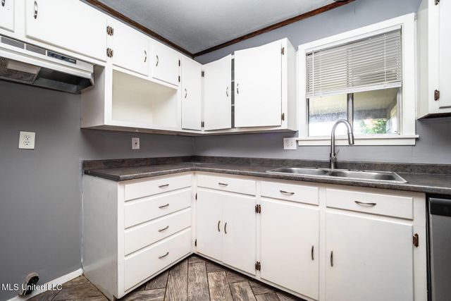 210 Valley Vista Drive, Jackson, MS 39211