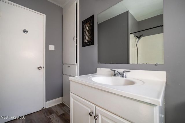 210 Valley Vista Drive, Jackson, MS 39211