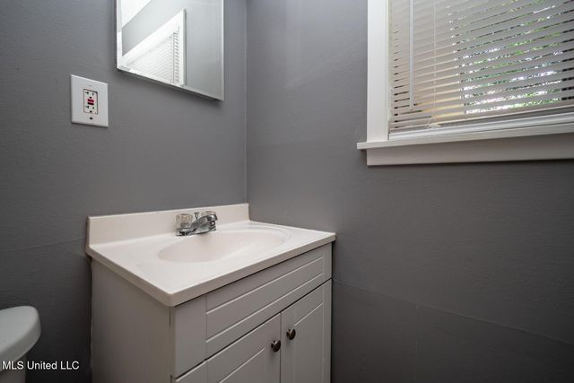 210 Valley Vista Drive, Jackson, MS 39211