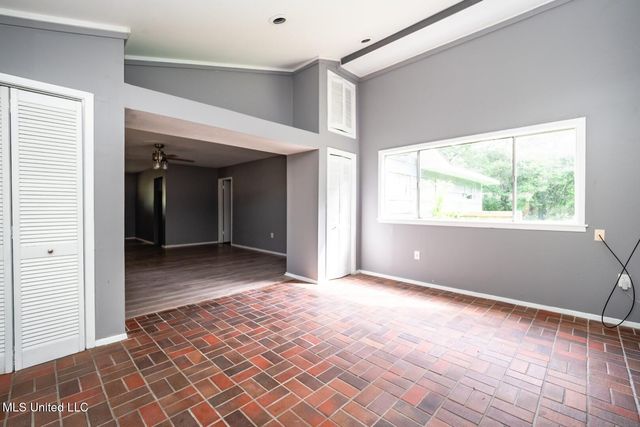 210 Valley Vista Drive, Jackson, MS 39211