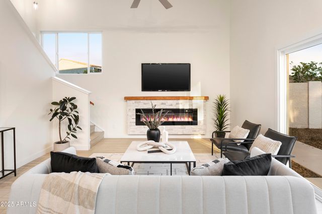 2273 E Clinton Street, Phoenix, AZ 85028