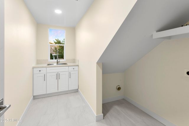 2273 E Clinton Street, Phoenix, AZ 85028