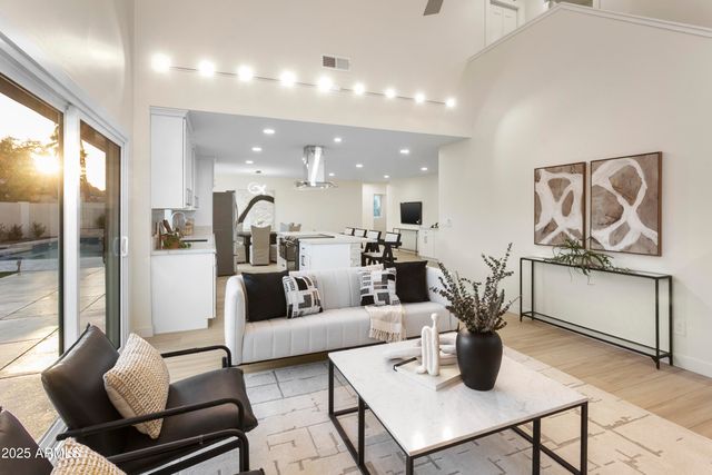 2273 E Clinton Street, Phoenix, AZ 85028