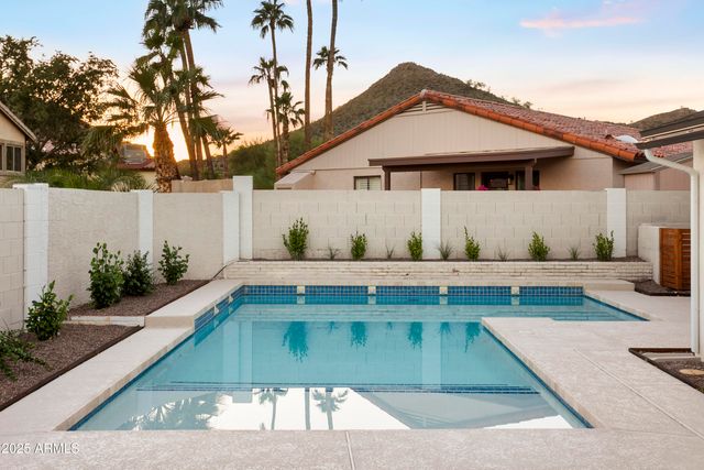 2273 E Clinton Street, Phoenix, AZ 85028