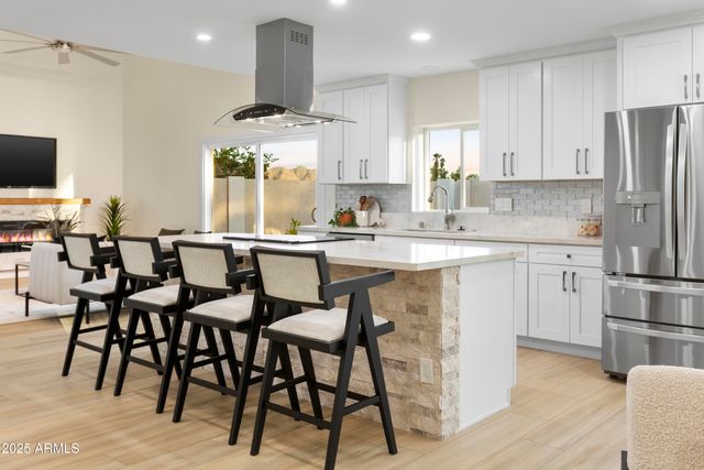 2273 E Clinton Street, Phoenix, AZ 85028