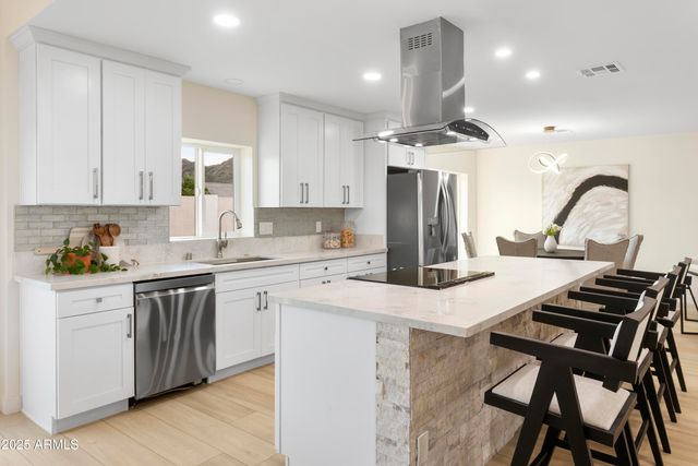 2273 E Clinton Street, Phoenix, AZ 85028