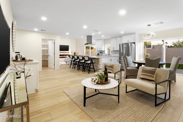 2273 E Clinton Street, Phoenix, AZ 85028