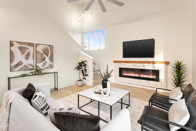 2273 E Clinton Street, Phoenix, AZ 85028