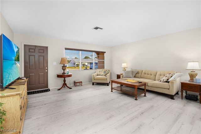 5948 Sonnet CT, North Fort Myers, FL 33903