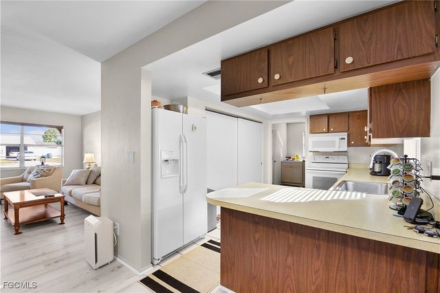 5948 Sonnet CT, North Fort Myers, FL 33903