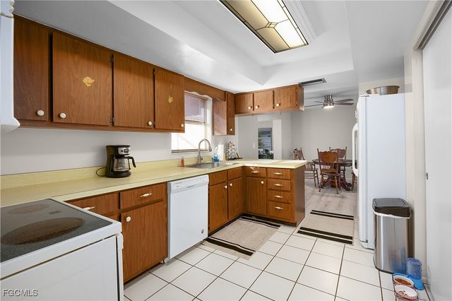 5948 Sonnet CT, North Fort Myers, FL 33903