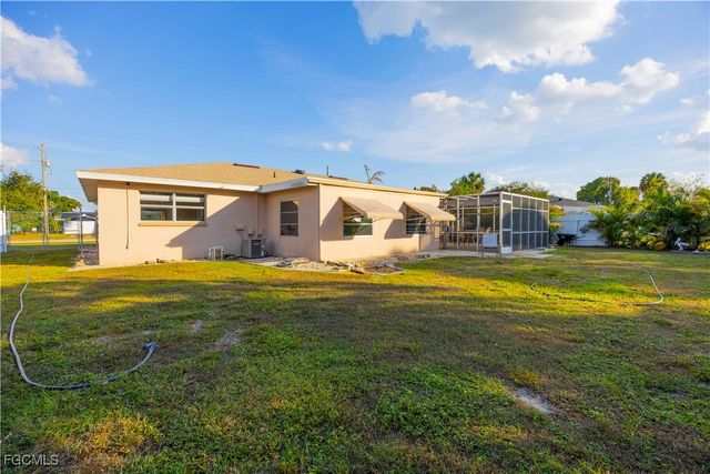 5948 Sonnet CT, North Fort Myers, FL 33903