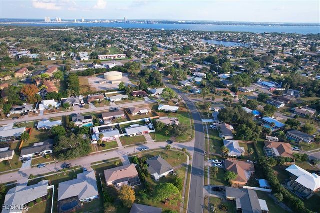 5948 Sonnet CT, North Fort Myers, FL 33903