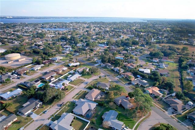 5948 Sonnet CT, North Fort Myers, FL 33903