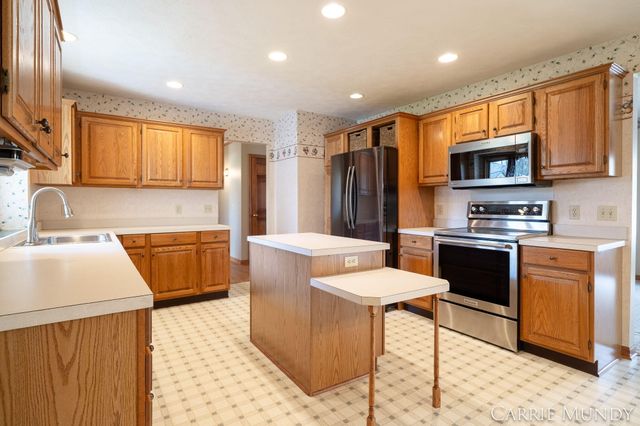 4627 Forest Lane, Laketown Twp, MI 49423