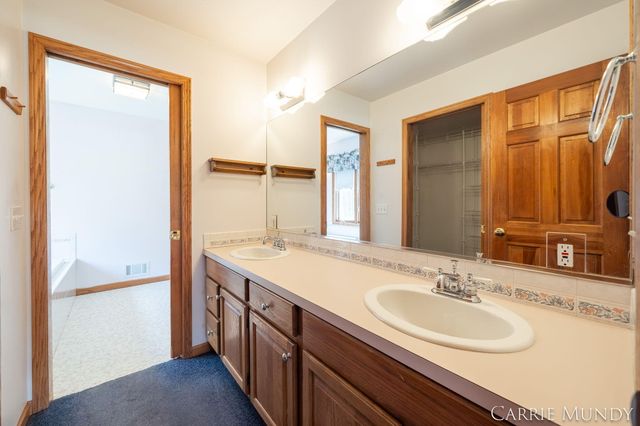 4627 Forest Lane, Laketown Twp, MI 49423