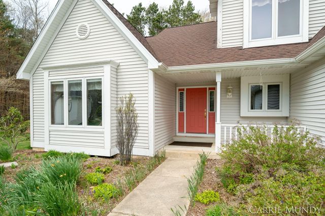4627 Forest Lane, Laketown Twp, MI 49423