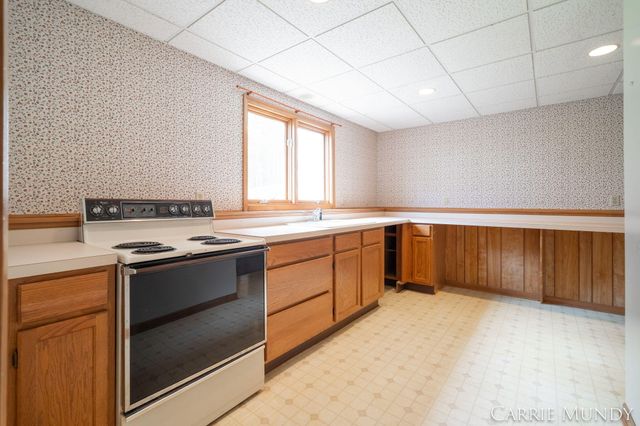 4627 Forest Lane, Laketown Twp, MI 49423