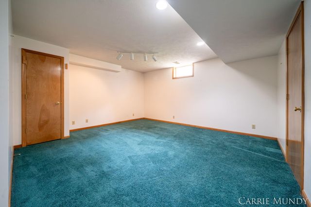 4627 Forest Lane, Laketown Twp, MI 49423