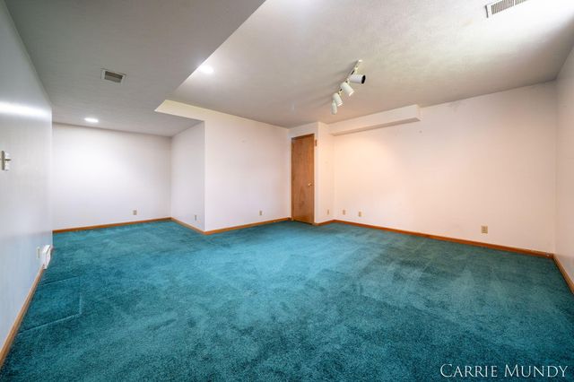 4627 Forest Lane, Laketown Twp, MI 49423