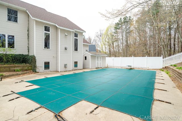 4627 Forest Lane, Laketown Twp, MI 49423