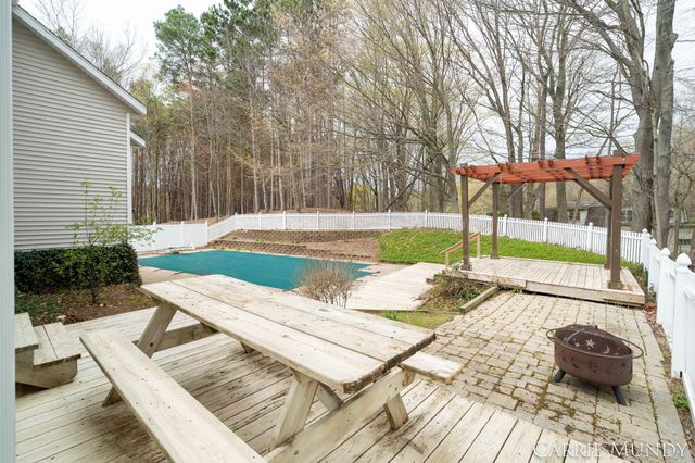 4627 Forest Lane, Laketown Twp, MI 49423