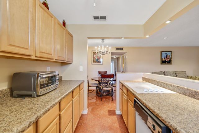 195 E High Point Ter E D, Delray Beach, FL 33445