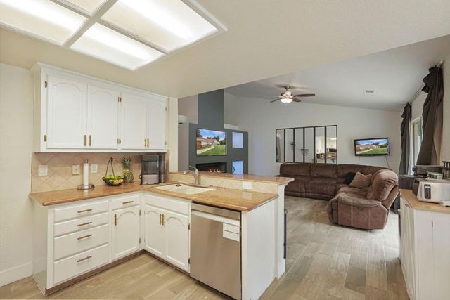 8596 W Samoha Ct, Thornton, CA 95686