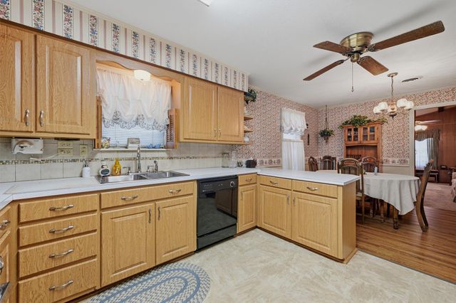 704 Abney Street, Whitesboro, TX 76273