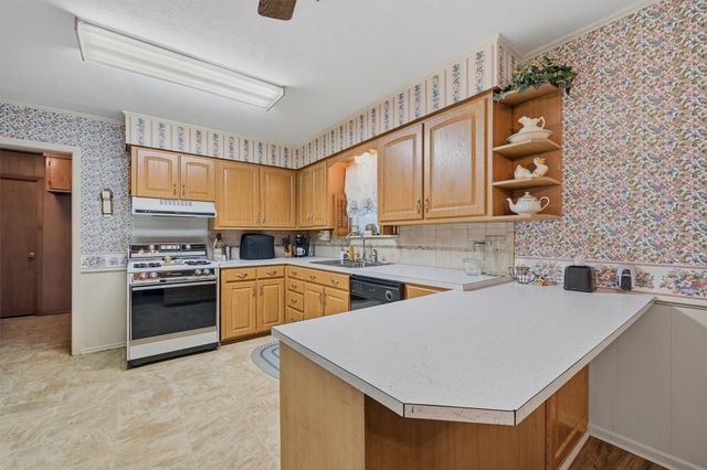 704 Abney Street, Whitesboro, TX 76273