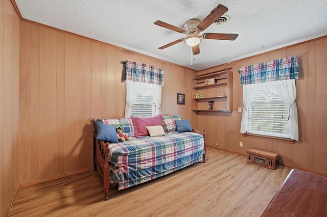 704 Abney Street, Whitesboro, TX 76273