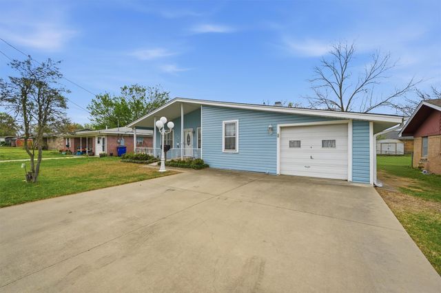 704 Abney Street, Whitesboro, TX 76273