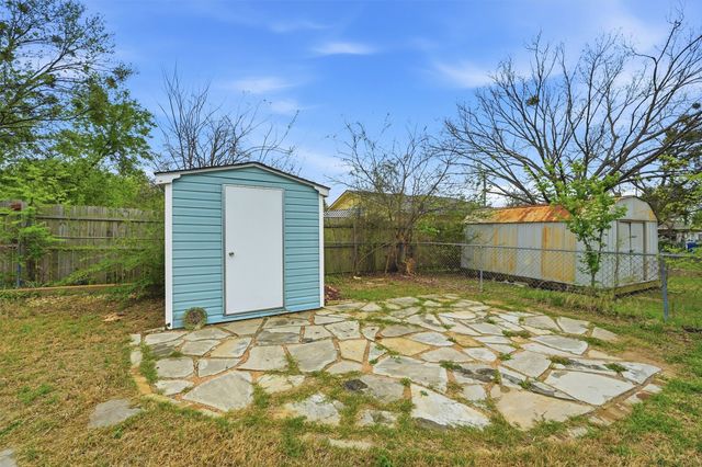 704 Abney Street, Whitesboro, TX 76273