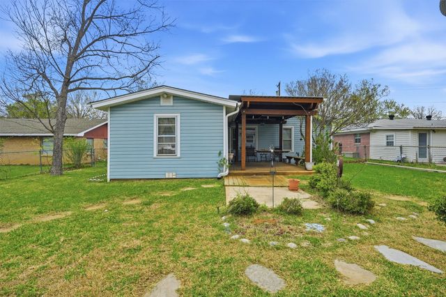 704 Abney Street, Whitesboro, TX 76273