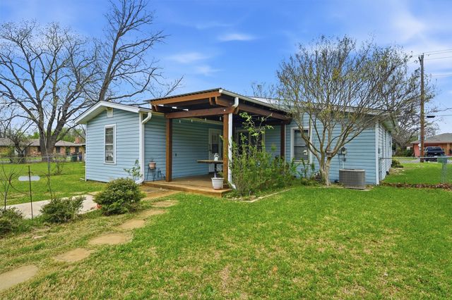 704 Abney Street, Whitesboro, TX 76273