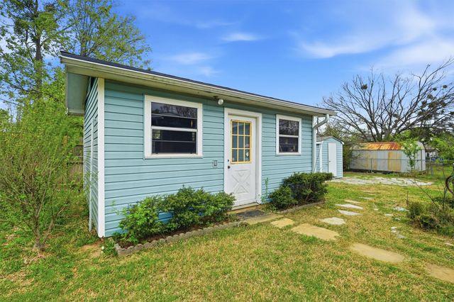 704 Abney Street, Whitesboro, TX 76273