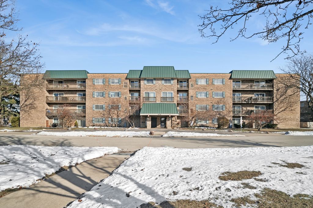 675 Grove Terrace 208, Elk Grove Village, IL 60007