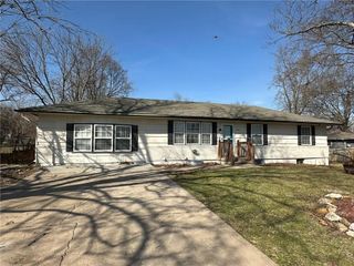 304 E South Street, Harrisonville, MO 64701